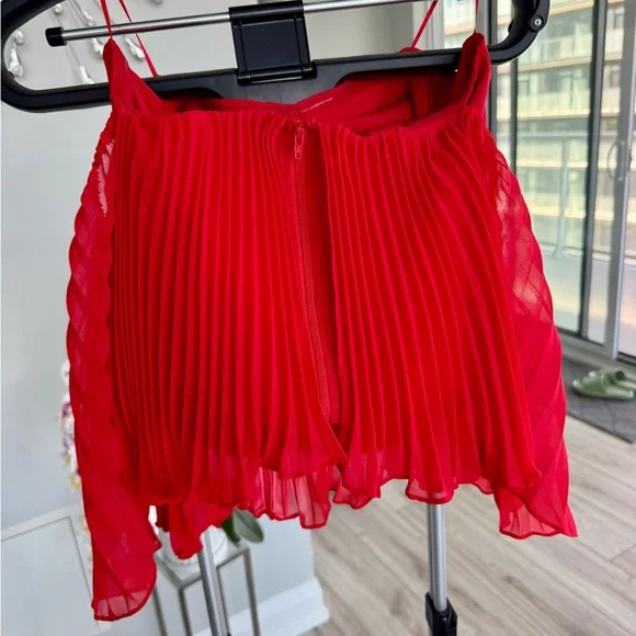 GUESS Red Pleated Off-Shoulder Top - Picture 6 of 10